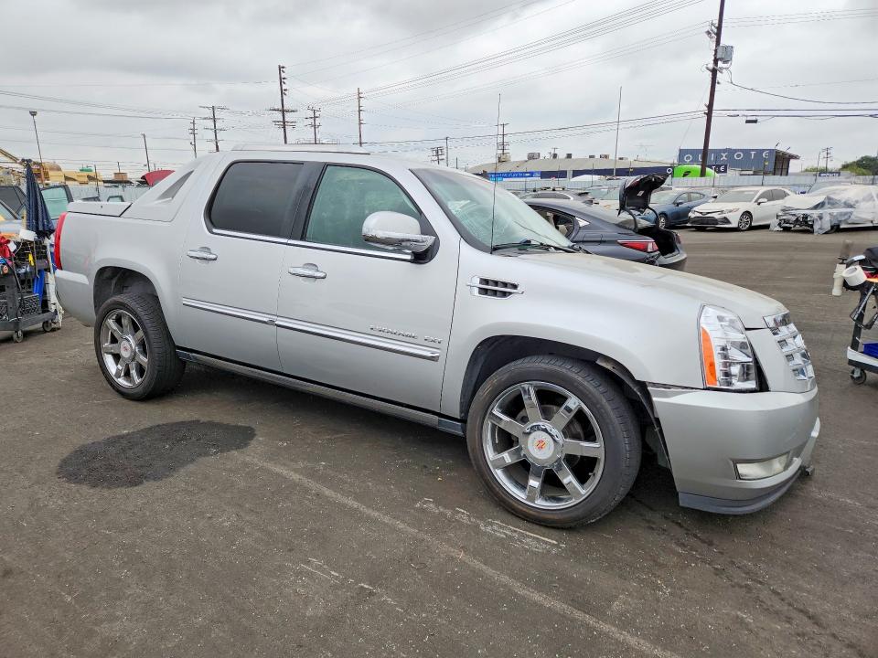 48302236 :رقم المزاد ، 3GYT4NEF3BG326282 vin ، 2011 Cadillac Escalade مزاد بيع