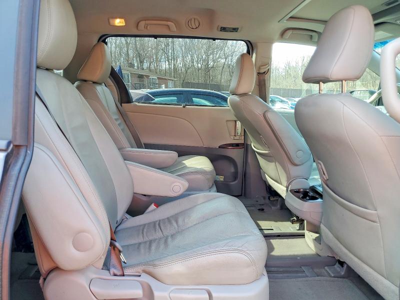 47684206 :رقم المزاد ، 5TDDK3DC3ES080819 vin ، 2014 Toyota Sienna مزاد بيع