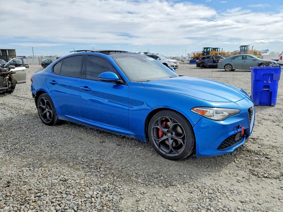 42017016 :رقم المزاد ، ZARFAEEN9J7589847 vin ، 2018 Alfa Romeo Giulia مزاد بيع