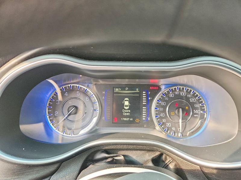 78957275 :رقم المزاد ، 1C3CCCFB8FN617869 vin ، 2015 Chrysler 200 مزاد بيع