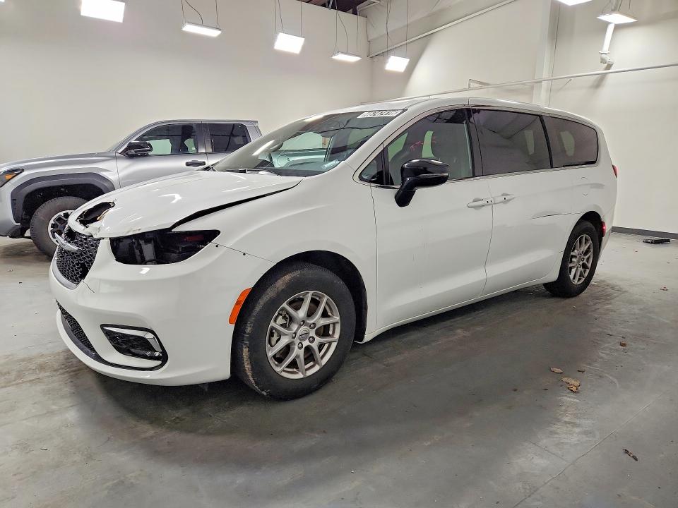 Auction sale of the 2025 Chrysler Pacifica, vin: 2C4RC1BG0SR532470, lot number: 46747416