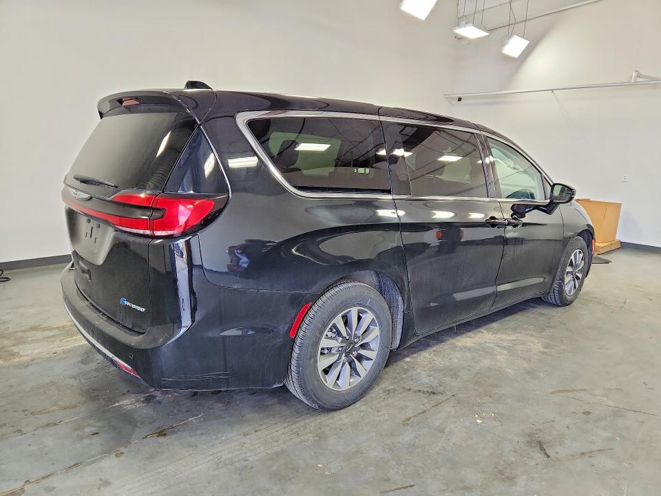 Продажа на аукционе авто 2024 Chrysler Pacifica, vin: 2C4RC1S77RR156781, номер лота: 47334326