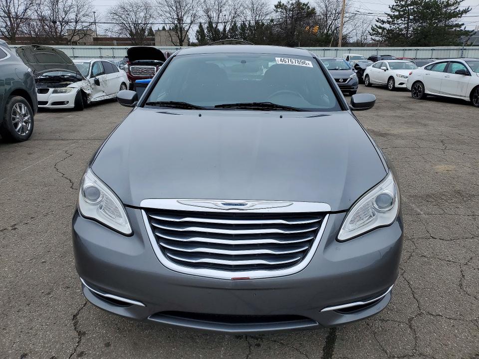 46767896 :رقم المزاد ، 1C3BC1FG9BN613061 vin ، 2011 Chrysler 200 مزاد بيع