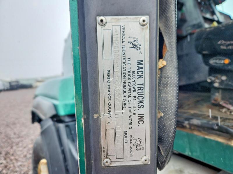 1996 Mack 700 მანქანა იყიდება აუქციონზე, vin: 1M2AD09C1TW003671, აუქციონის ნომერი: 79479805