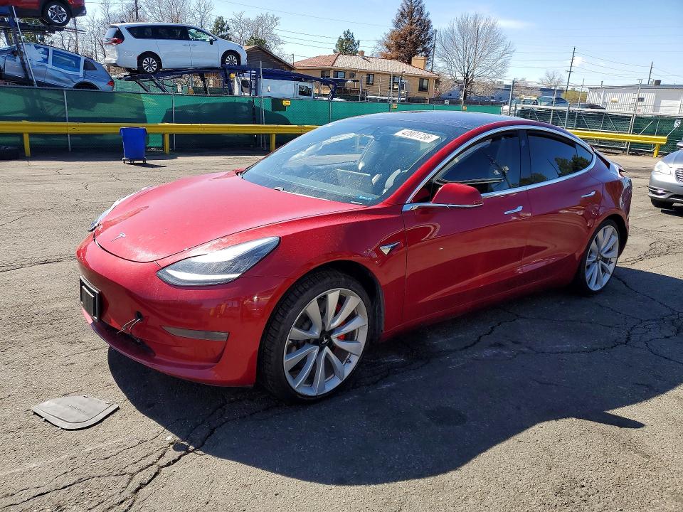 42001756 :رقم المزاد ، 5YJ3E1EB2JF072853 vin ، 2018 Tesla Model 3 مزاد بيع