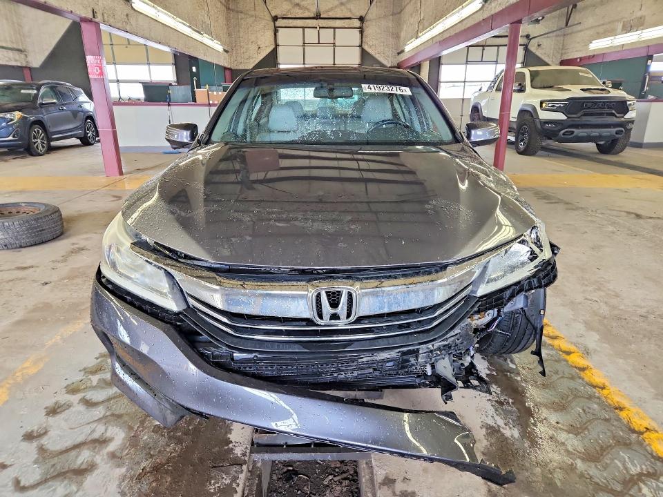 Продажа на аукционе авто 2017 Honda Accord, vin: 1HGCR2F83HA011092, номер лота: 41923276