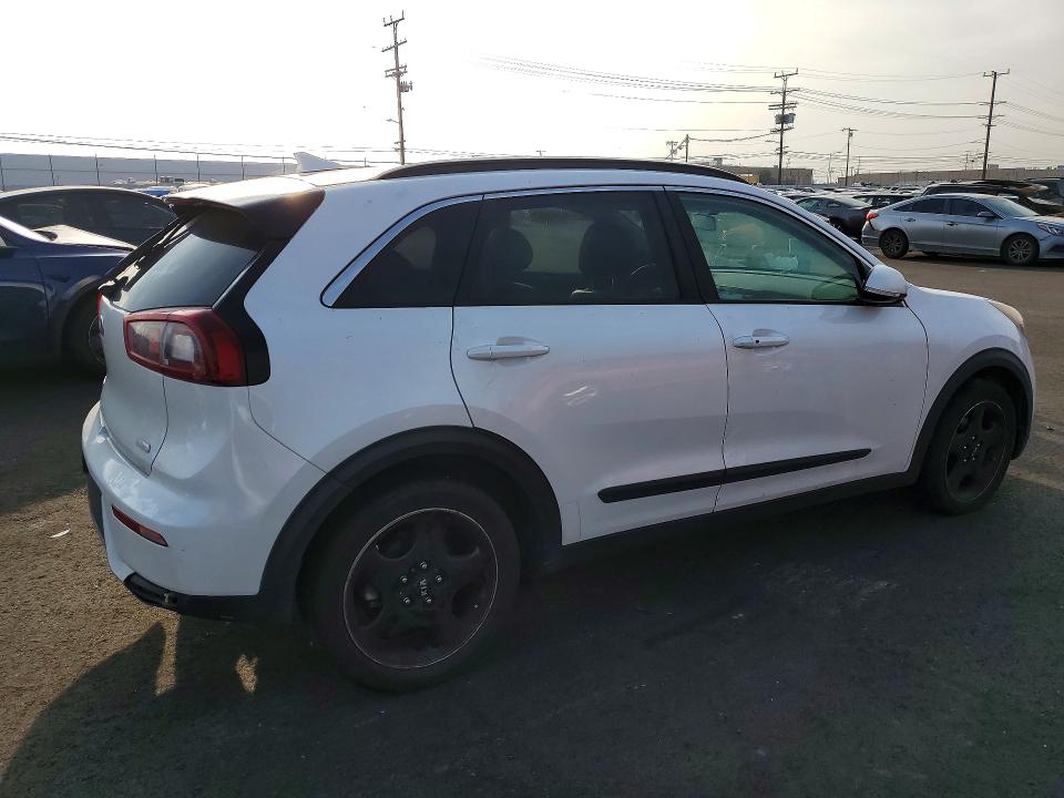 79924555 :رقم المزاد ، KNDCC3LC6H5052078 vin ، 2017 Kia Niro مزاد بيع