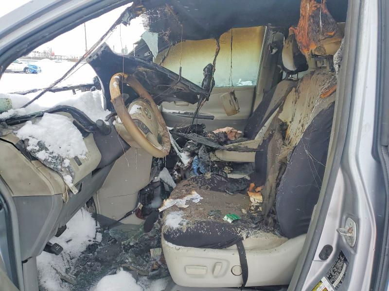 45770136 :رقم المزاد ، 5TDKK3DC5BS018647 vin ، 2011 Toyota Sienna مزاد بيع