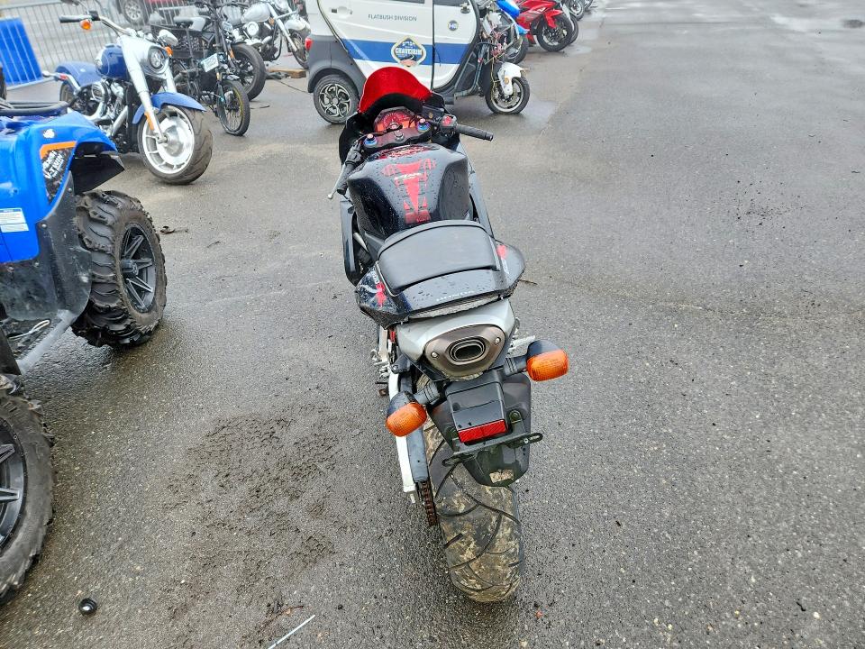 41888586 :رقم المزاد ، JH2PC37016M309868 vin ، 2006 Honda 600k مزاد بيع