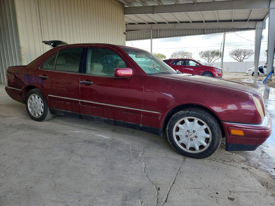 48253996 :رقم المزاد ، WDBJF25H8XA825025 vin ، 1999 Mercedes-benz E مزاد بيع