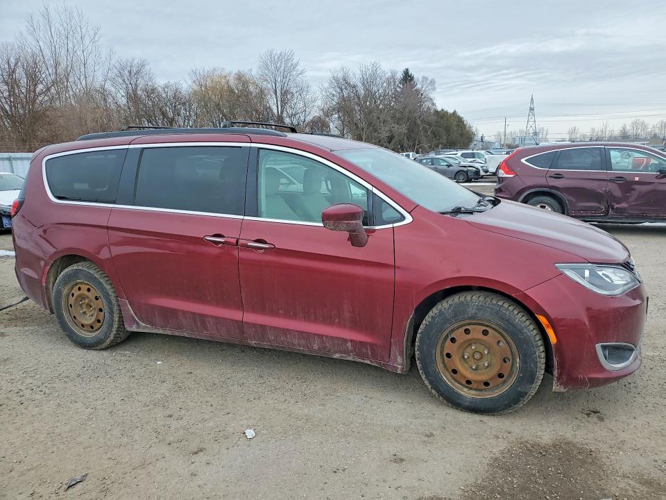 77113725 :رقم المزاد ، 2C4RC1H73JR248336 vin ، 2018 Chrysler Pacifica مزاد بيع