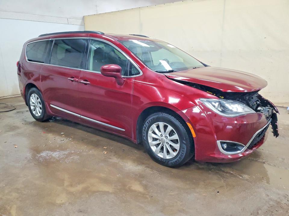 46829806 :رقم المزاد ، 2C4RC1BG5HR527578 vin ، 2017 Chrysler Pacifica مزاد بيع