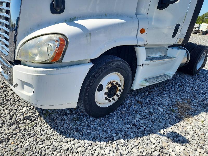 46204006 :رقم المزاد ، 1FUBGEDV0ELFT4298 vin ، 2014 Freightliner Cascadia مزاد بيع
