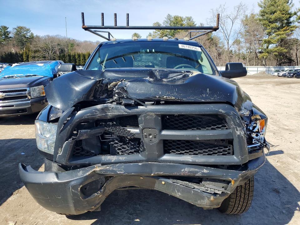 46740256 :رقم المزاد ، 3C6UR5HJXHG613145 vin ، 2017 Ram 2500 مزاد بيع