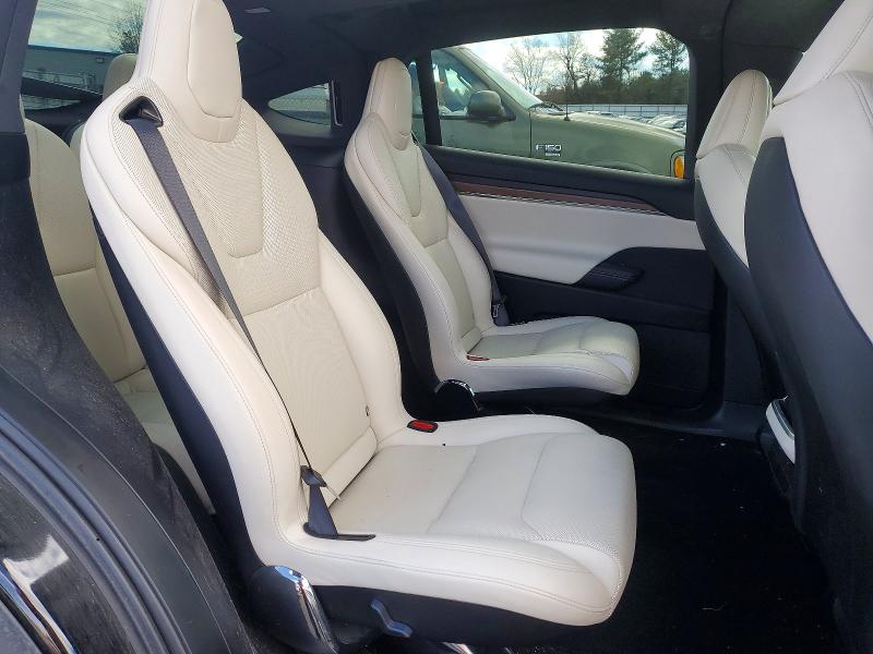 46017366 :رقم المزاد ، 7SAXCBE54NF361460 vin ، 2022 Tesla Model X مزاد بيع