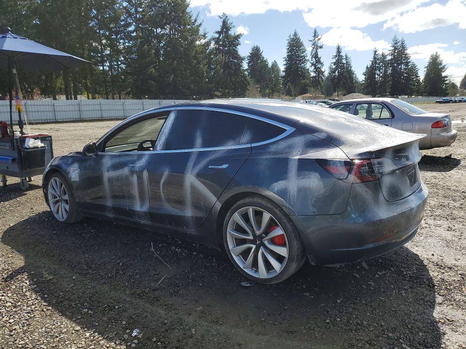 47445516 :رقم المزاد ، 5YJ3E1EB8JF074414 vin ، 2018 Tesla Model 3 مزاد بيع