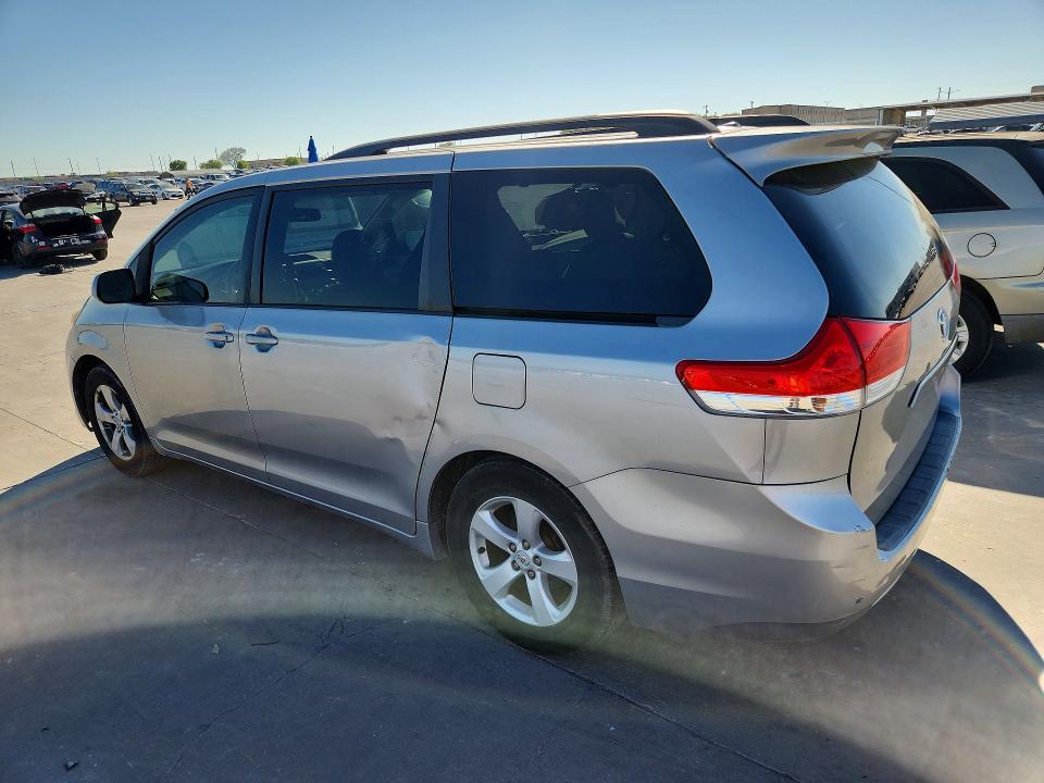 47235616 :رقم المزاد ، 5TDKK3DC8CS264254 vin ، 2012 Toyota Sienna مزاد بيع