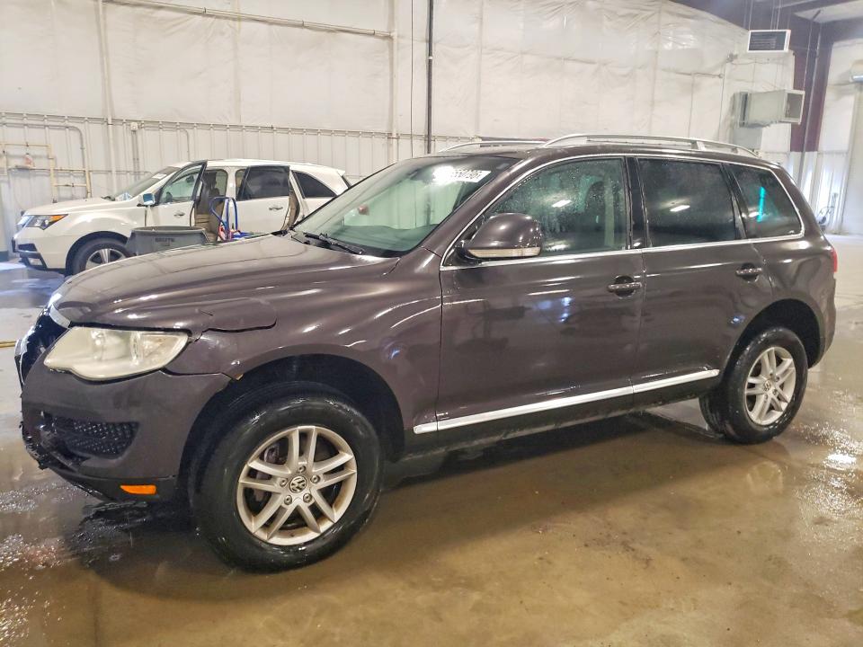 2010 Volkswagen Touareg მანქანა იყიდება აუქციონზე, vin: WVGBF7A91AD002584, აუქციონის ნომერი: 46550796