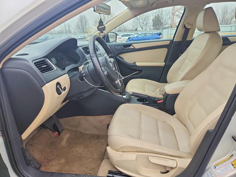 41909446 :رقم المزاد ، 3VWDX7AJ8BM330107 vin ، 2011 Volkswagen Jetta مزاد بيع