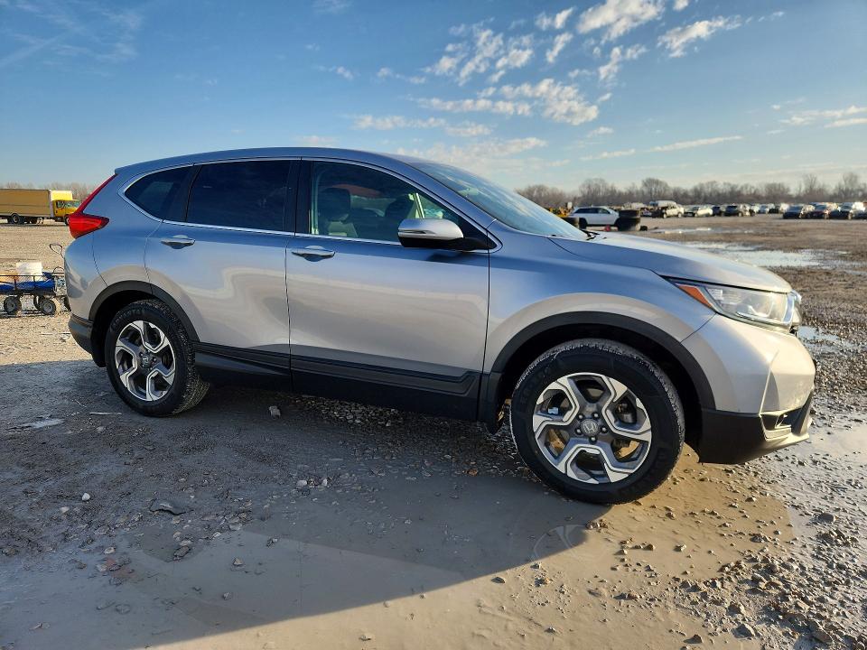 46841786 :رقم المزاد ، 7FARW2H55JE105366 vin ، 2018 Honda Cr-v مزاد بيع