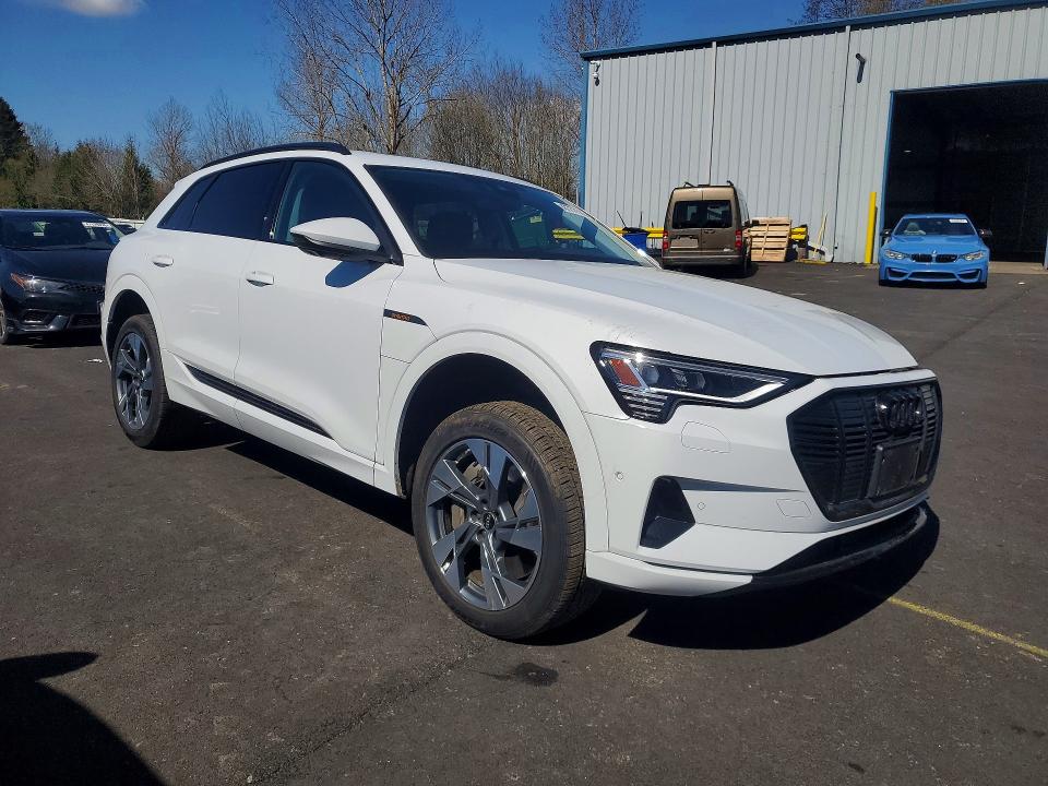47777686 :رقم المزاد ، WA1AAAGE2NB043236 vin ، 2022 Audi E-tron مزاد بيع