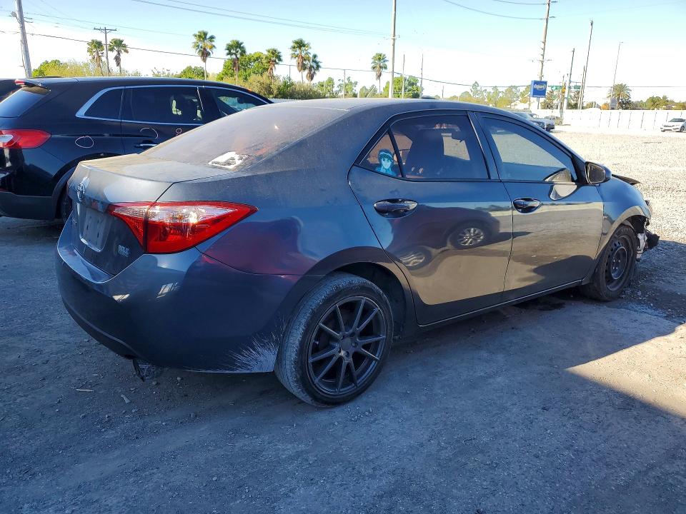 42071466 :رقم المزاد ، 5YFBURHE2HP682835 vin ، 2017 Toyota Corolla مزاد بيع