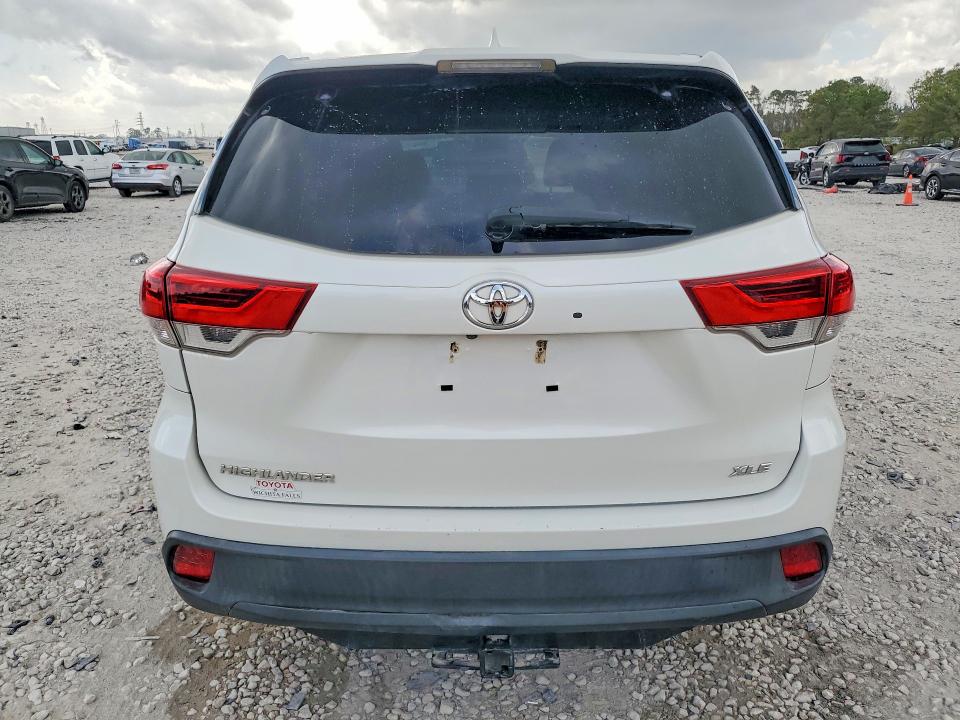 79762115 :رقم المزاد ، 5TDKZRFH9KS556226 vin ، 2019 Toyota Highlander مزاد بيع