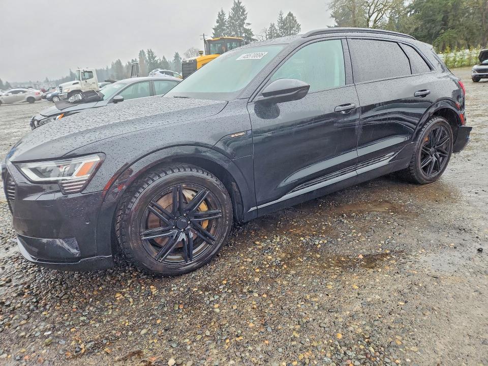 Продажа на аукционе авто 2021 Audi E-tron, vin: WA1AAAGEXMB021371, номер лота: 45570896