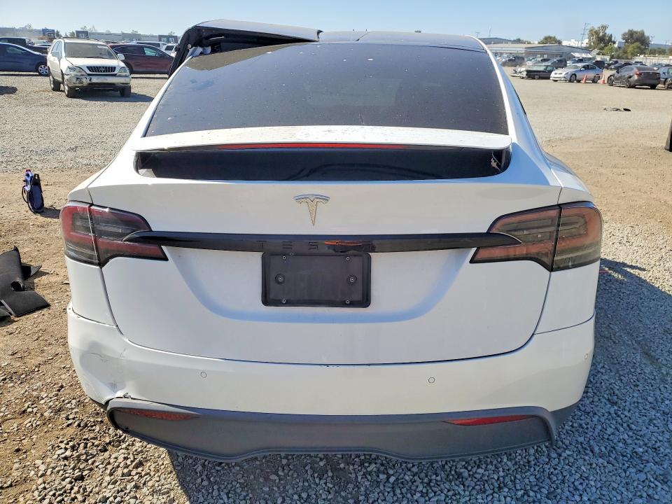 45513086 :رقم المزاد ، 7SAXCDE51NF336981 vin ، 2022 Tesla Model X مزاد بيع