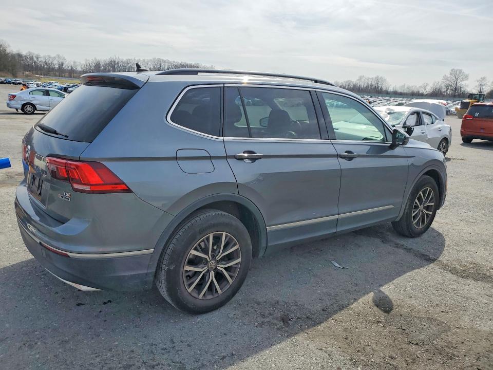 46870796 :رقم المزاد ، 3VV2B7AX5JM196671 vin ، 2018 Volkswagen Tiguan مزاد بيع