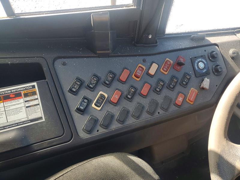 Продаж на аукціоні авто 2010 Freightliner Chassis, vin: 4UZABRDTXACAN9692, номер лоту: 79758685