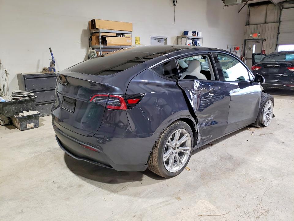 2024 Tesla Model Y მანქანა იყიდება აუქციონზე, vin: 7SAYGDEDXRF041190, აუქციონის ნომერი: 47000566