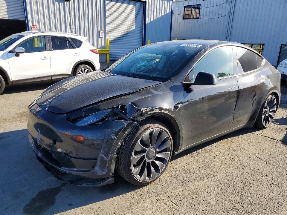 42011456 :رقم المزاد ، 7SAYGDEF7PF712412 vin ، 2023 Tesla Model Y مزاد بيع