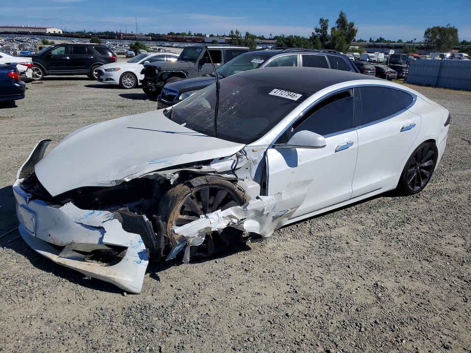 47127946 :رقم المزاد ، 5YJSA1E2XJF248121 vin ، 2018 Tesla Model S مزاد بيع