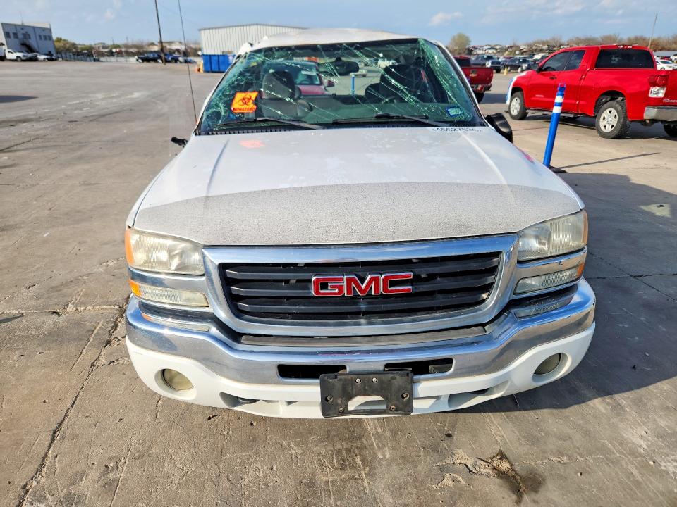 Продажа на аукционе авто 2005 Gmc New Sierra, vin: 2GTEC19V451177969, номер лота: 45627636
