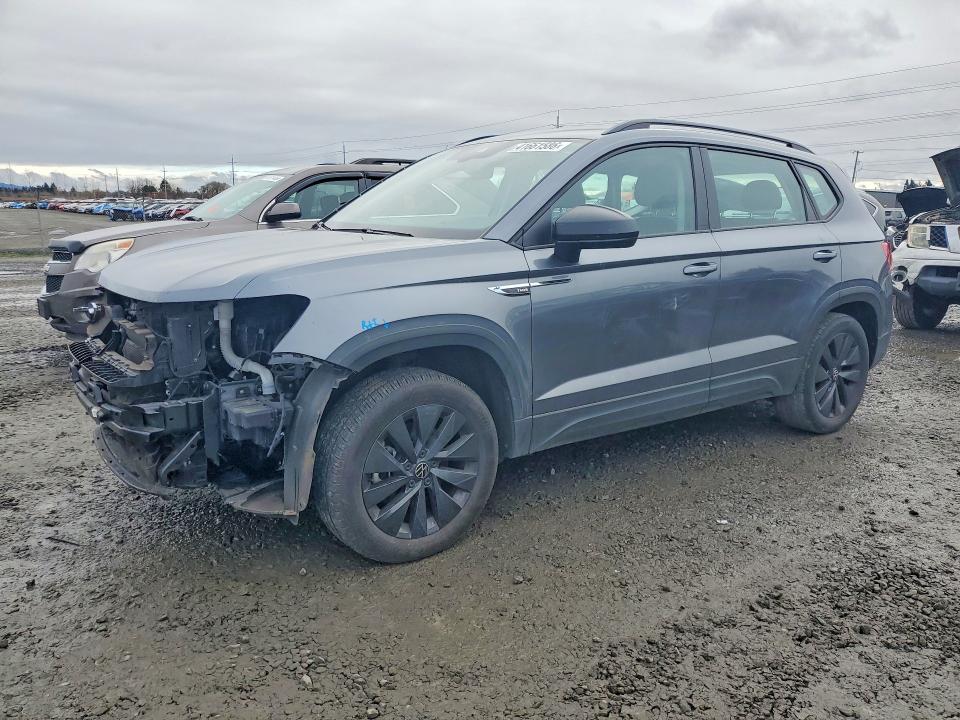 41661586 :رقم المزاد ، 3VVMX7B22NM065054 vin ، 2022 Volkswagen Taos مزاد بيع