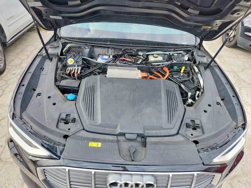 47922866 :رقم المزاد ، WA1LAAGE5KB024698 vin ، 2019 Audi E-tron مزاد بيع