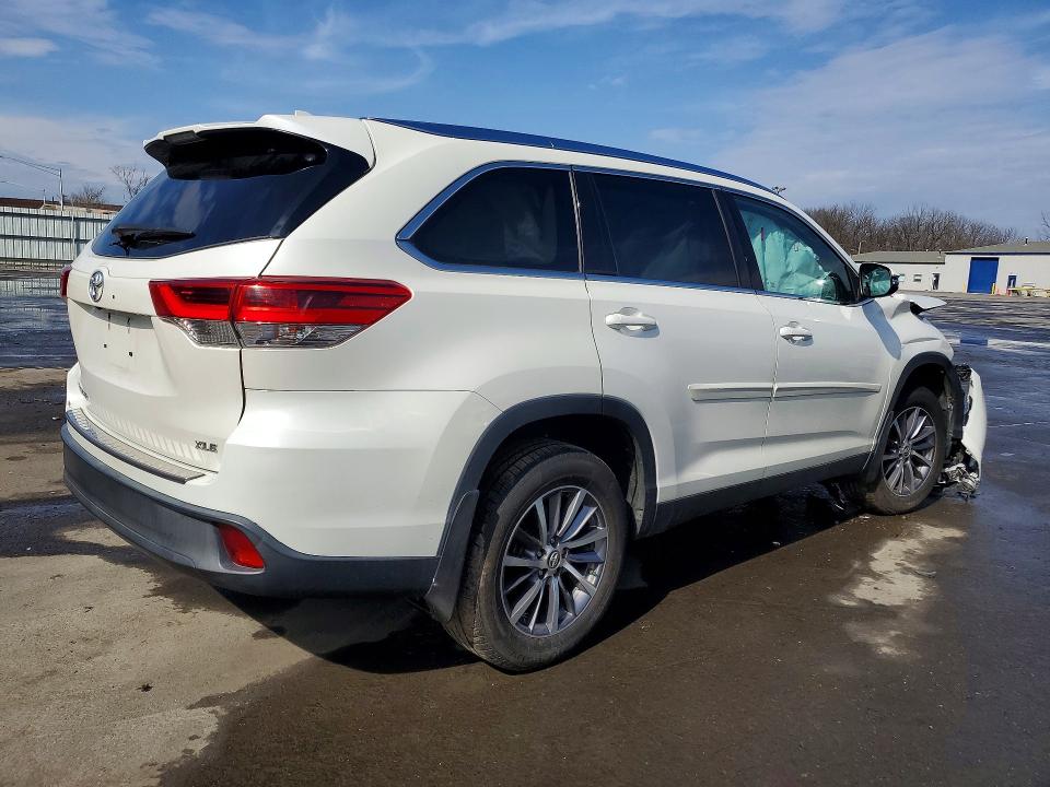 2019 Toyota Highlander მანქანა იყიდება აუქციონზე, vin: 5TDKZRFH8KS312079, აუქციონის ნომერი: 41879626