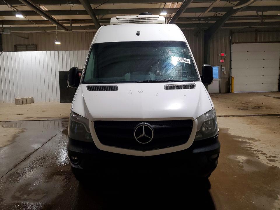 45838946 :رقم المزاد ، WD3PE8CC4F5960447 vin ، 2015 Mercedes Benz Sprinter مزاد بيع