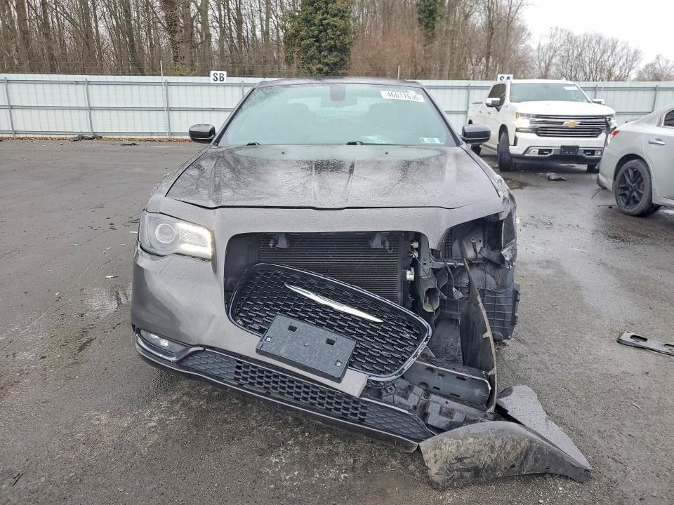 2019 Chrysler 300 მანქანა იყიდება აუქციონზე, vin: 2C3CCABGXKH635105, აუქციონის ნომერი: 46017636
