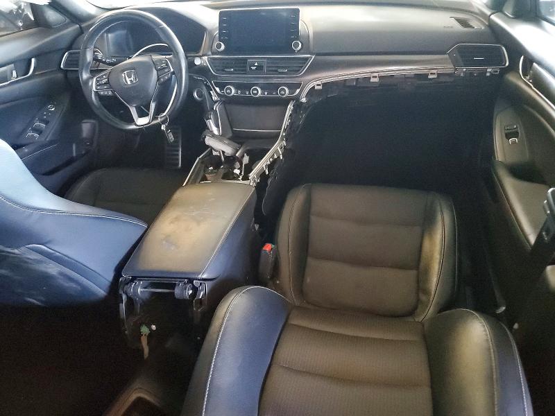 47011036 :رقم المزاد ، 1HGCV1F37JA157057 vin ، 2018 Honda Accord مزاد بيع