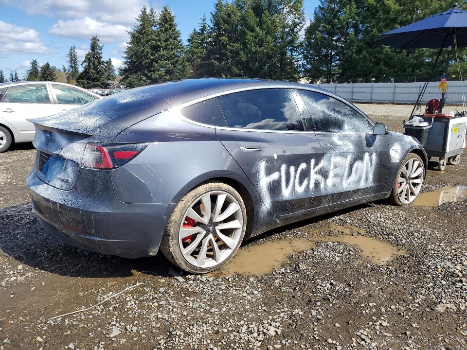 47445516 :رقم المزاد ، 5YJ3E1EB8JF074414 vin ، 2018 Tesla Model 3 مزاد بيع