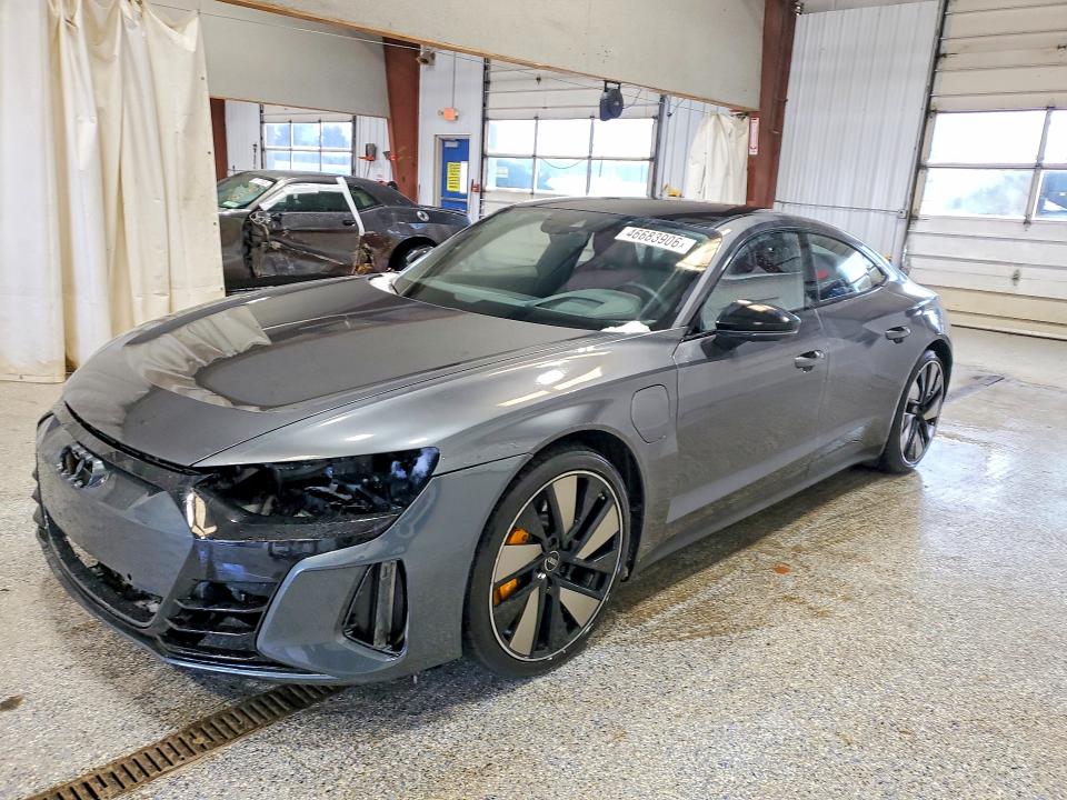 46683906 :رقم المزاد ، WAUBHBFW0N7902202 vin ، 2022 Audi Rs E-tron Gt مزاد بيع