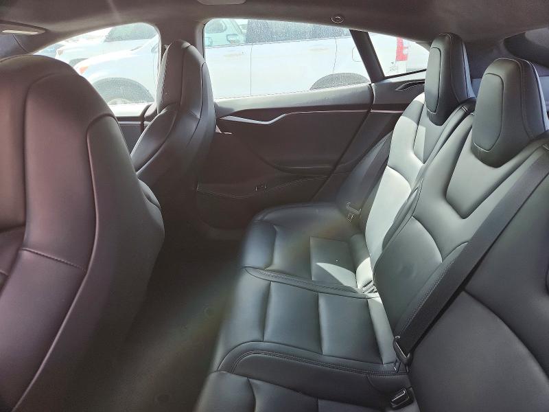 46188746 :رقم المزاد ، 5YJSA1E23JF261860 vin ، 2018 Tesla Model S مزاد بيع