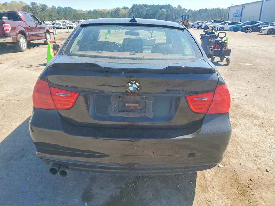 47030706 :رقم المزاد ، WBAPH7G59BNM56096 vin ، 2011 Bmw 328 مزاد بيع