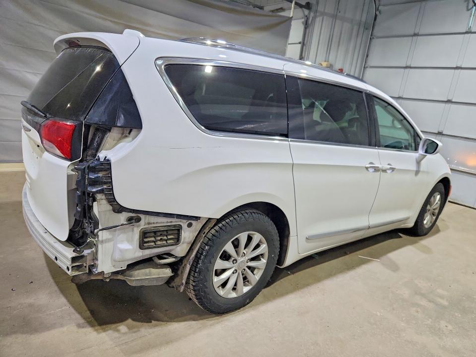 Продажа на аукционе авто 2018 Chrysler Pacifica, vin: 2C4RC1BGXJR143981, номер лота: 46901996