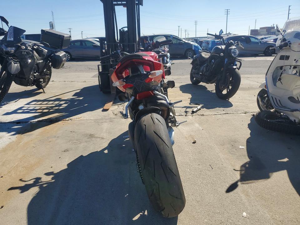 46955016 :رقم المزاد ، ZDMFAKNW3MB004008 vin ، 2021 Ducati Streetfighter مزاد بيع