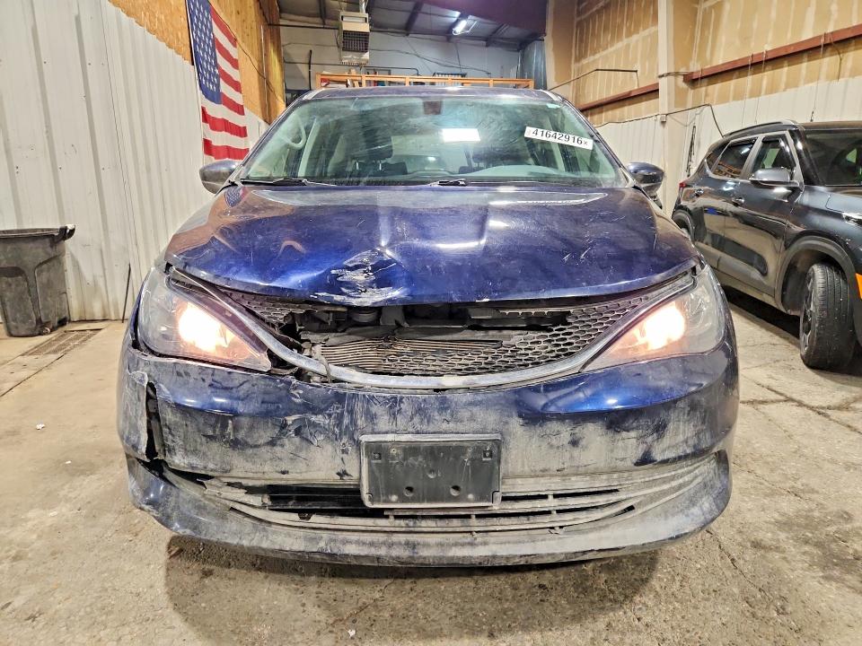41642916 :رقم المزاد ، 2C4RC1CG2LR138484 vin ، 2020 Chrysler Voyager مزاد بيع