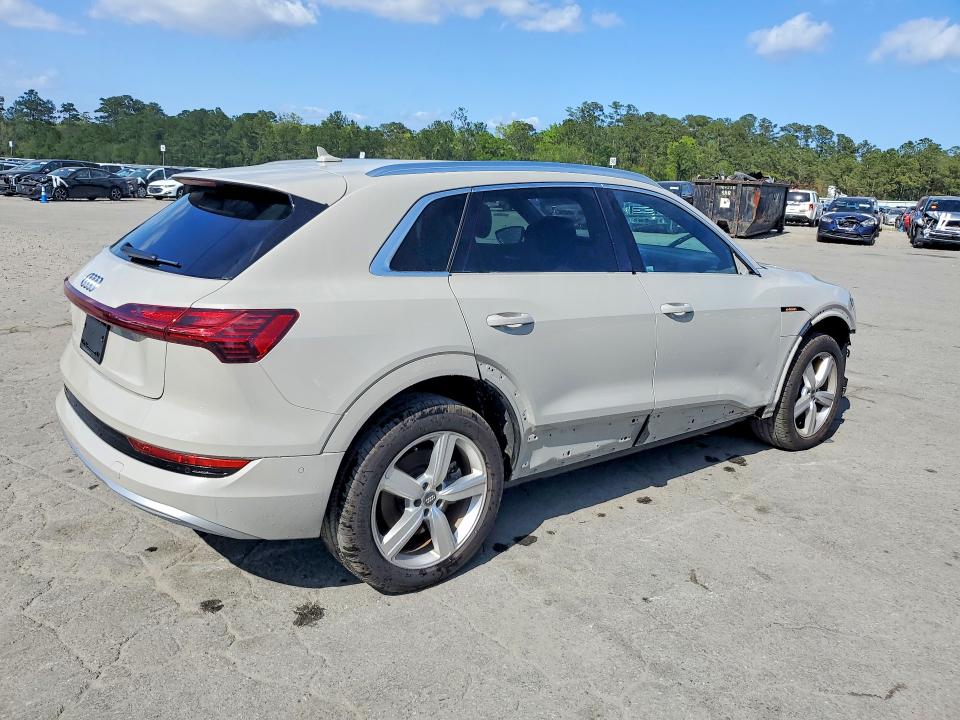 Продаж на аукціоні авто 2019 Audi E-tron, vin: WA1LAAGE0KB024074, номер лоту: 47697596
