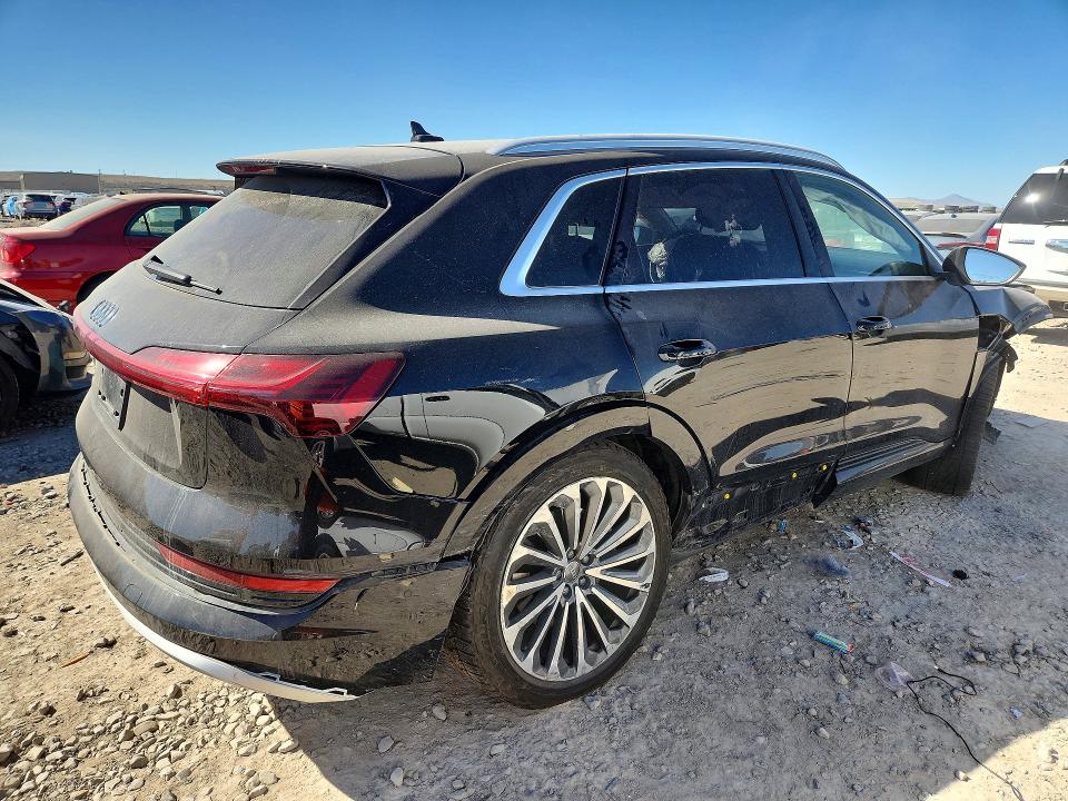 Продажа на аукционе авто 2019 Audi E-tron, vin: WA1VABGEXKB024324, номер лота: 46396736